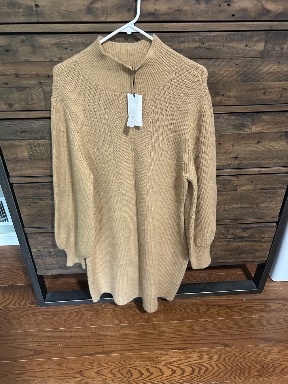 A Loves A Camel Sweater dress with balloon sleeves. Midi. Cashmere- like.